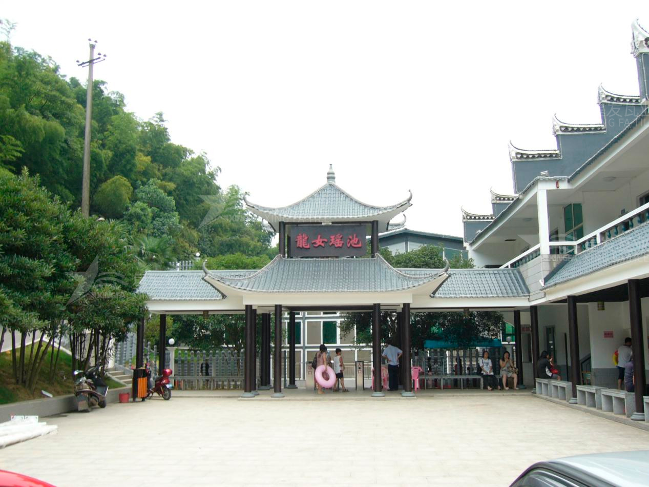 衢州屋頂材料合成樹脂瓦和不銹鋼瓦哪個(gè)好？選擇很重要！